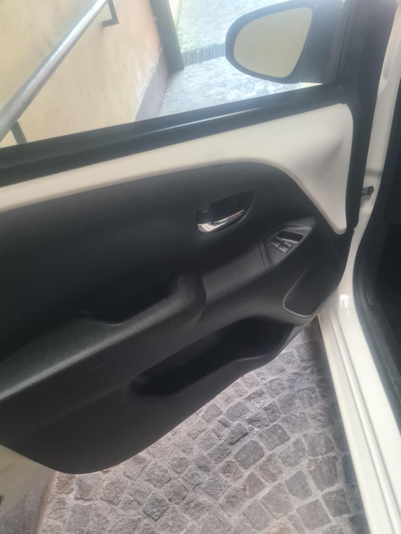 Toyota Aygo 1.0 VVT-i 69 CV 5 porte x-cool