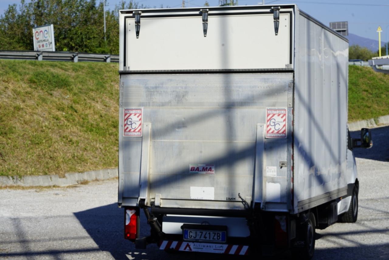 Mercedes Benz 311 Tra Ant con Sponda