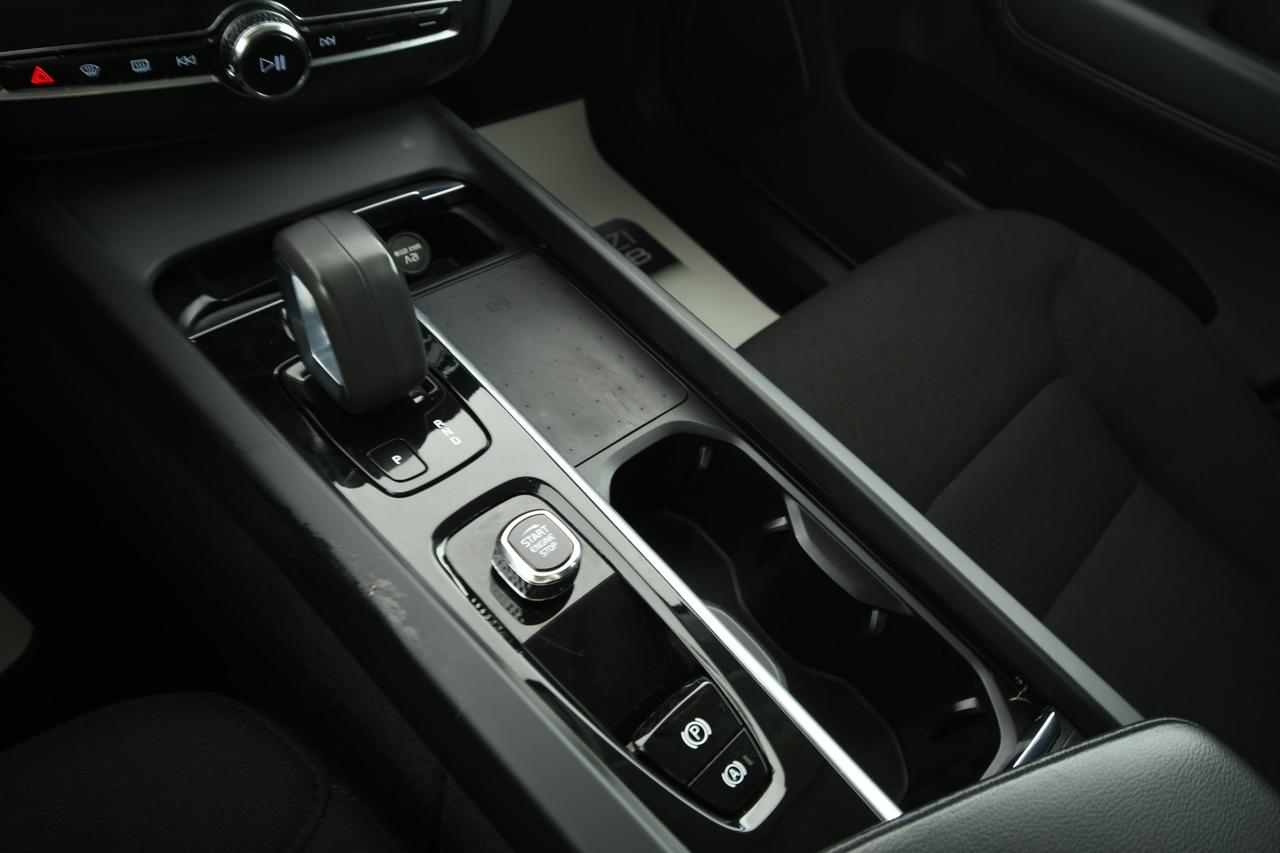 VOLVO XC60 2.0 b4 Momentum Pro awd auto CAMERA+C18"