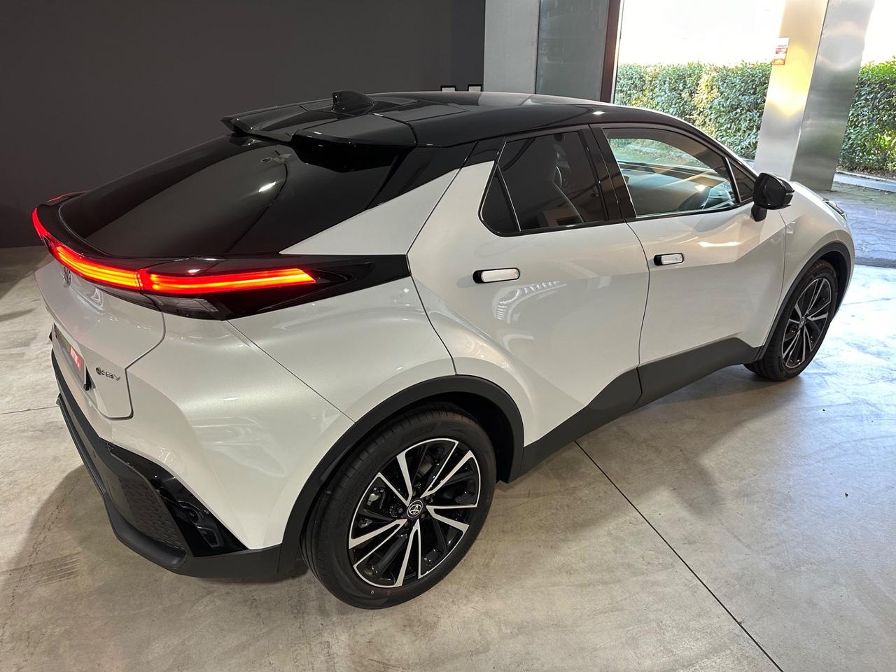 Toyota C-HR 2.0 PHEV Lounge Premiere