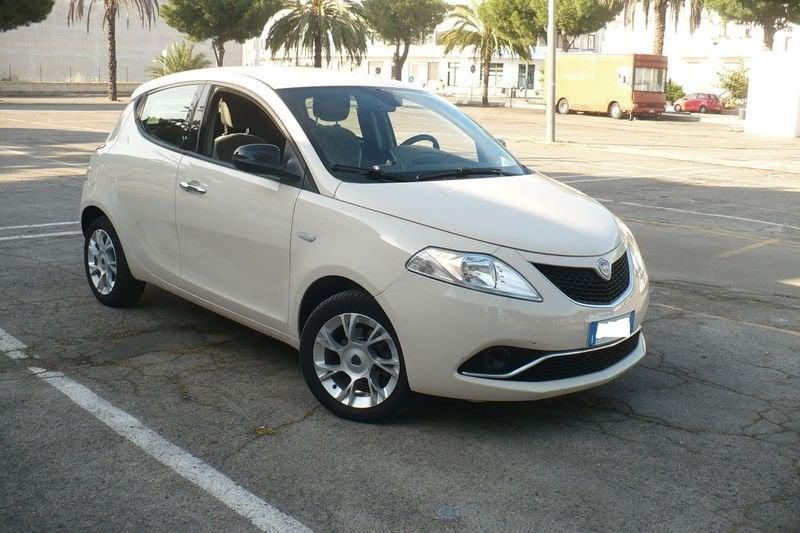 Lancia Ypsilon 1.2 69 CV 5 porte Silver