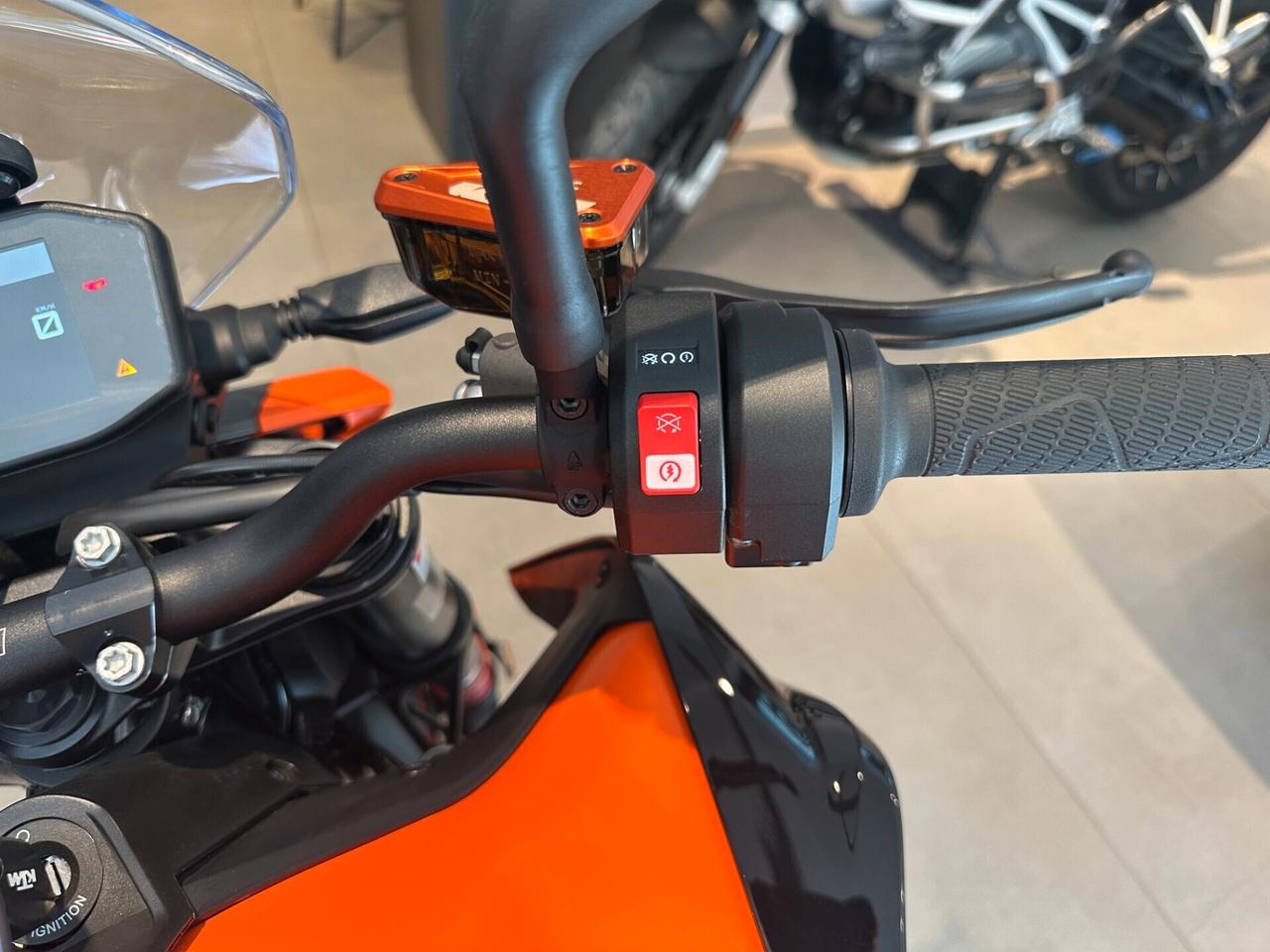 KTM 890 DUKE GP 2023