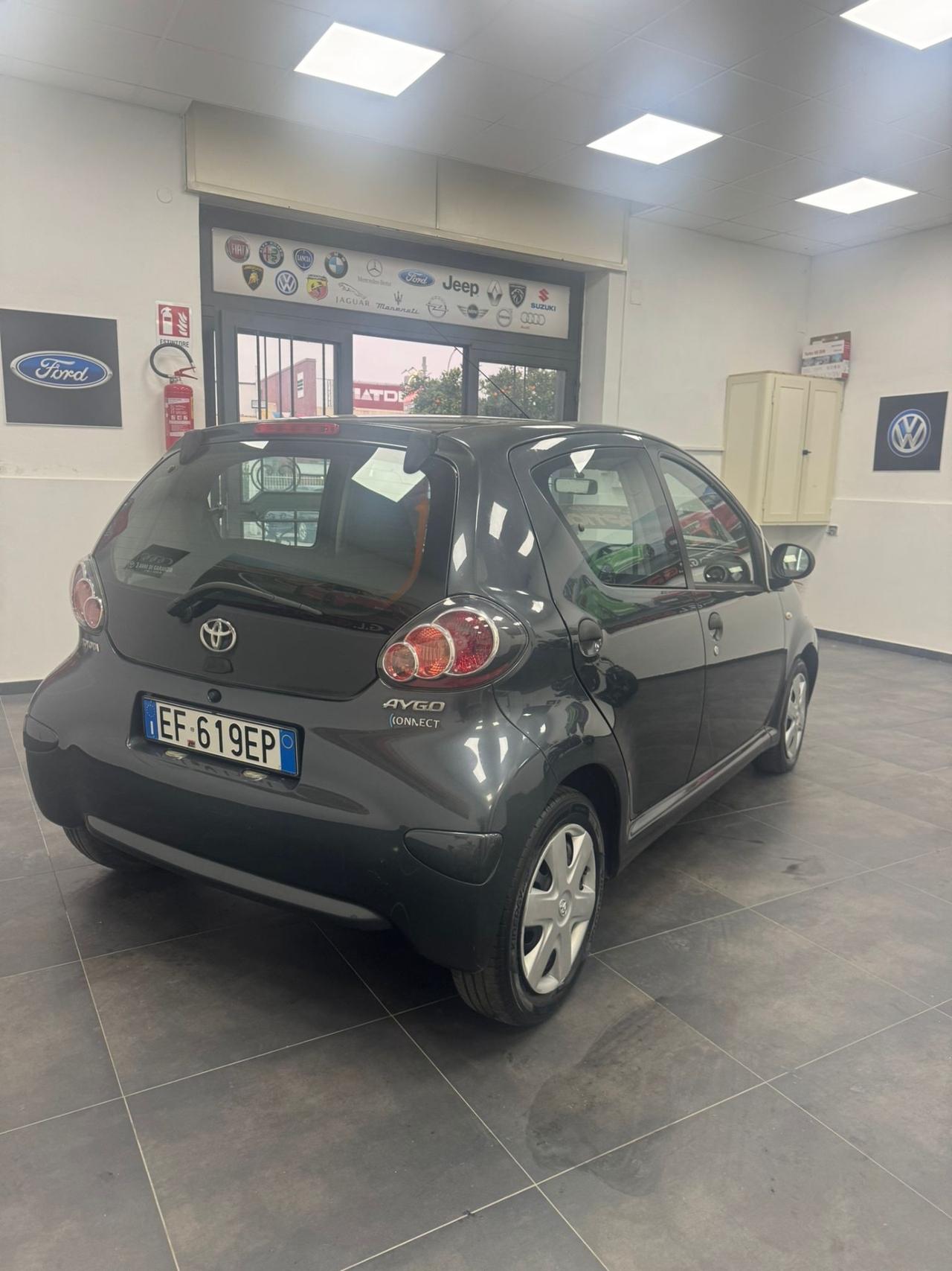Toyota Aygo 1.0 12V VVT-i 5 porte Sol Connect Red Edition