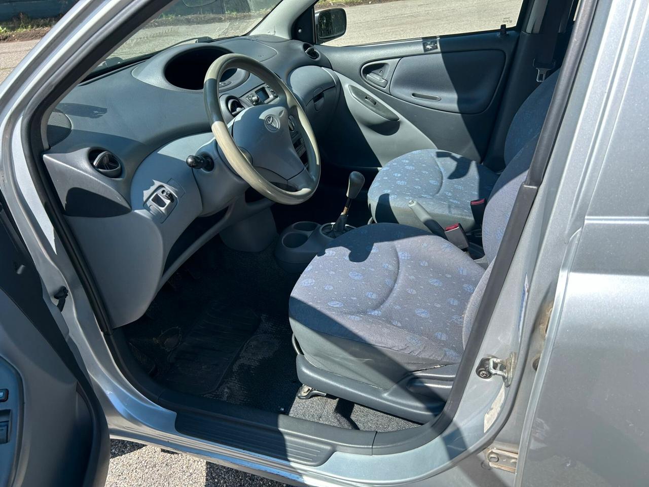 Toyota Yaris 1.0 benzina 5 porte