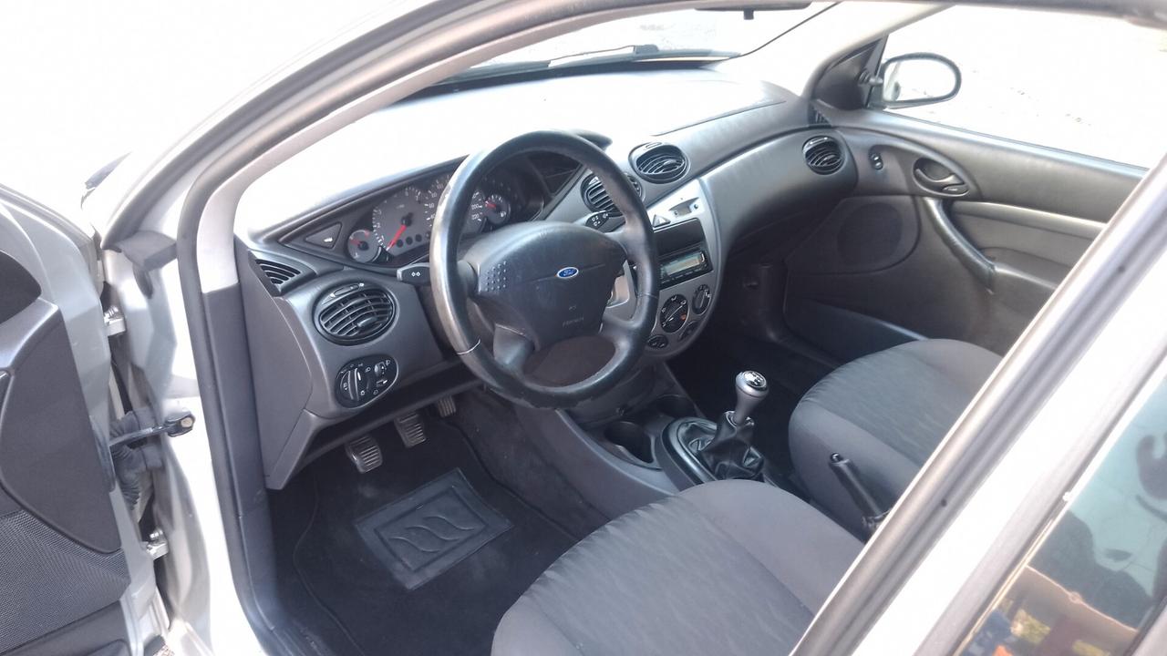 Ford Focus 1.6i 16V cat 5p. Zetec neopatentati