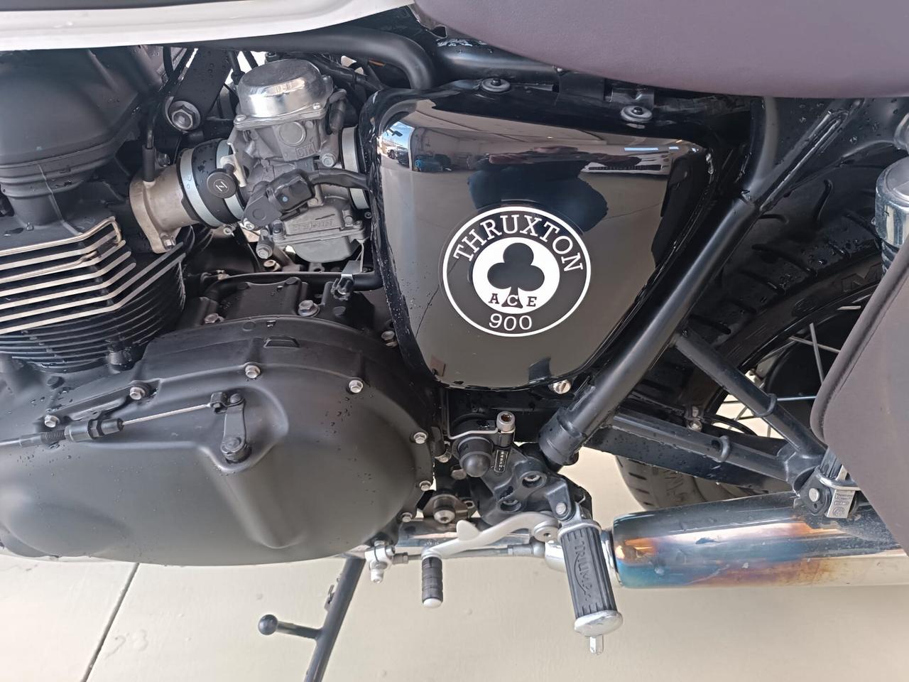 Triumph Thruxton Ace 900