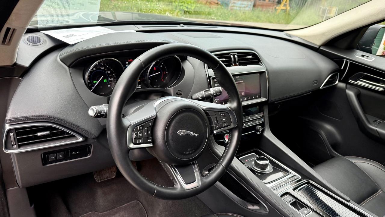 Jaguar F-Pace 2.0 D 180 CV AWD aut. Prestige