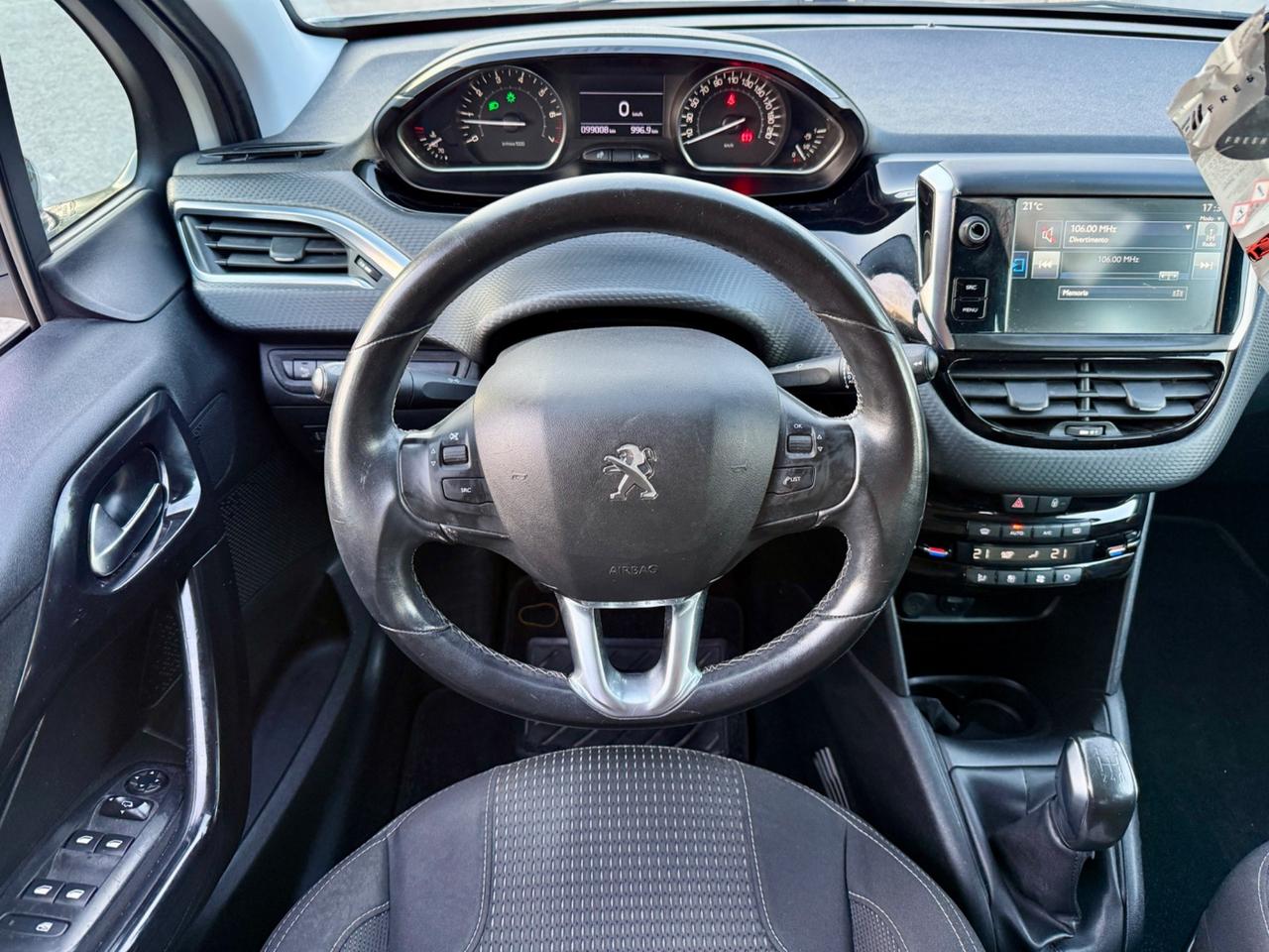 Peugeot 208 1.2i 82CV Allure 99.000Km NEOPATENTATI