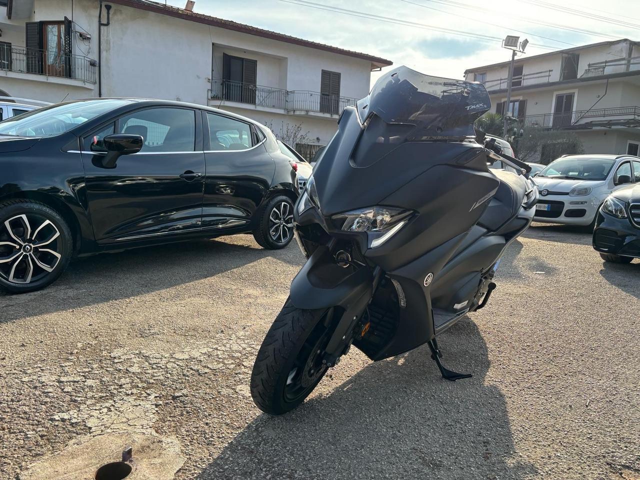 YAMAHA TMAX 560