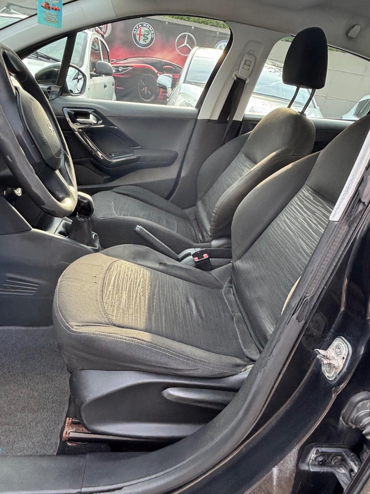 Peugeot 208 1.4 HDi 68 CV 5 porte Allure