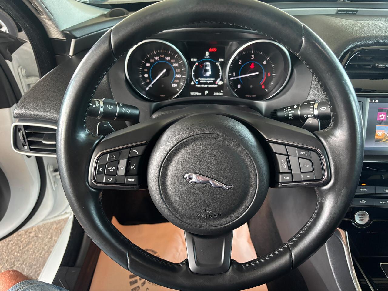 Jaguar XE 2.0 D Turbo 180CV aut. Prestige Business Edition