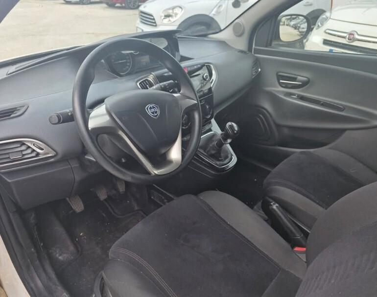 Lancia Ypsilon 1.2 69 CV 5 porte Gold