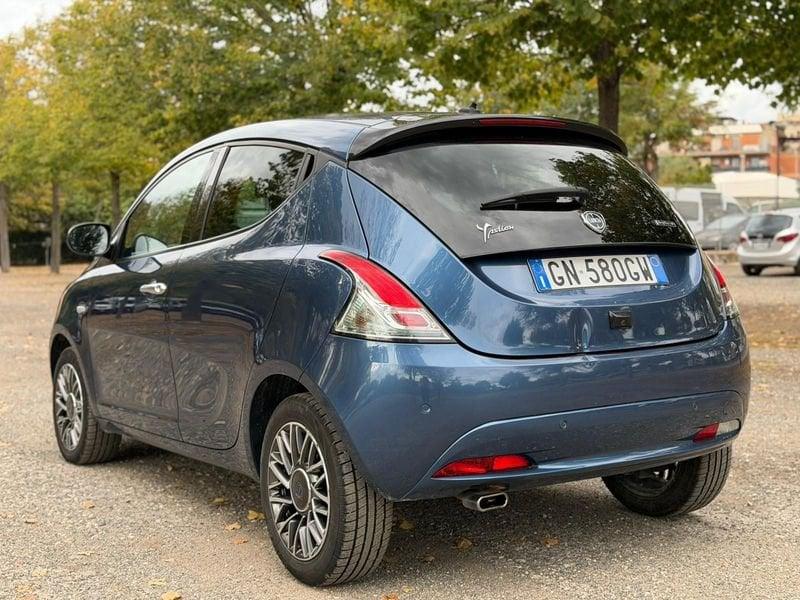 Lancia Ypsilon 1.0 FireFly Hybrid GOLD.