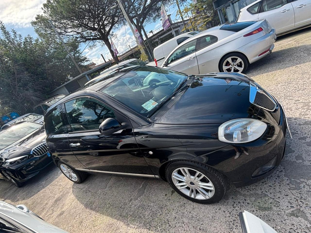 Lancia Ypsilon 1.3 MJT 75 CV Unyca