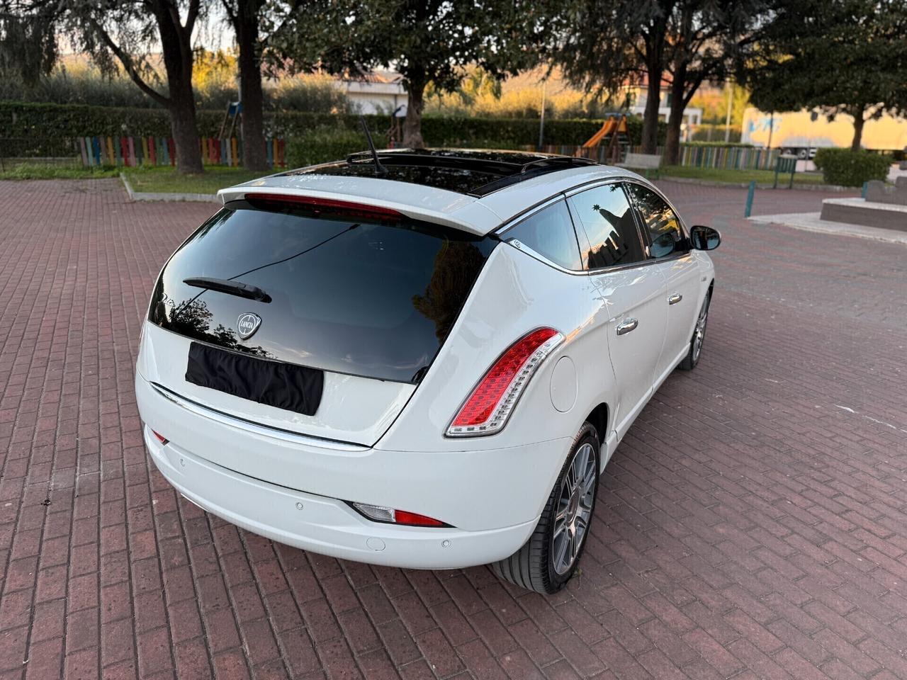 Lancia Delta 1.4 T-Jet 120 CV Gold Ecochic GPL,tetto apribile,pelle,cerchi 17,cruise control,comandi al volante,blu&me,sensori di parcheggio,full