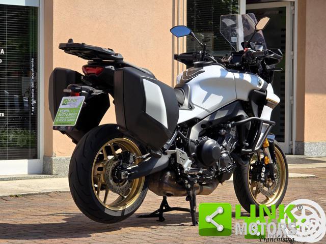 YAMAHA Tracer 9 GT Tris Quick-Shifter Tris di borse originali.