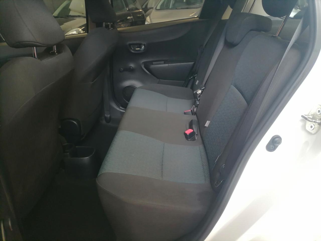 Toyota Yaris 1.0 5 porte Lounge Adatta per neopatentati