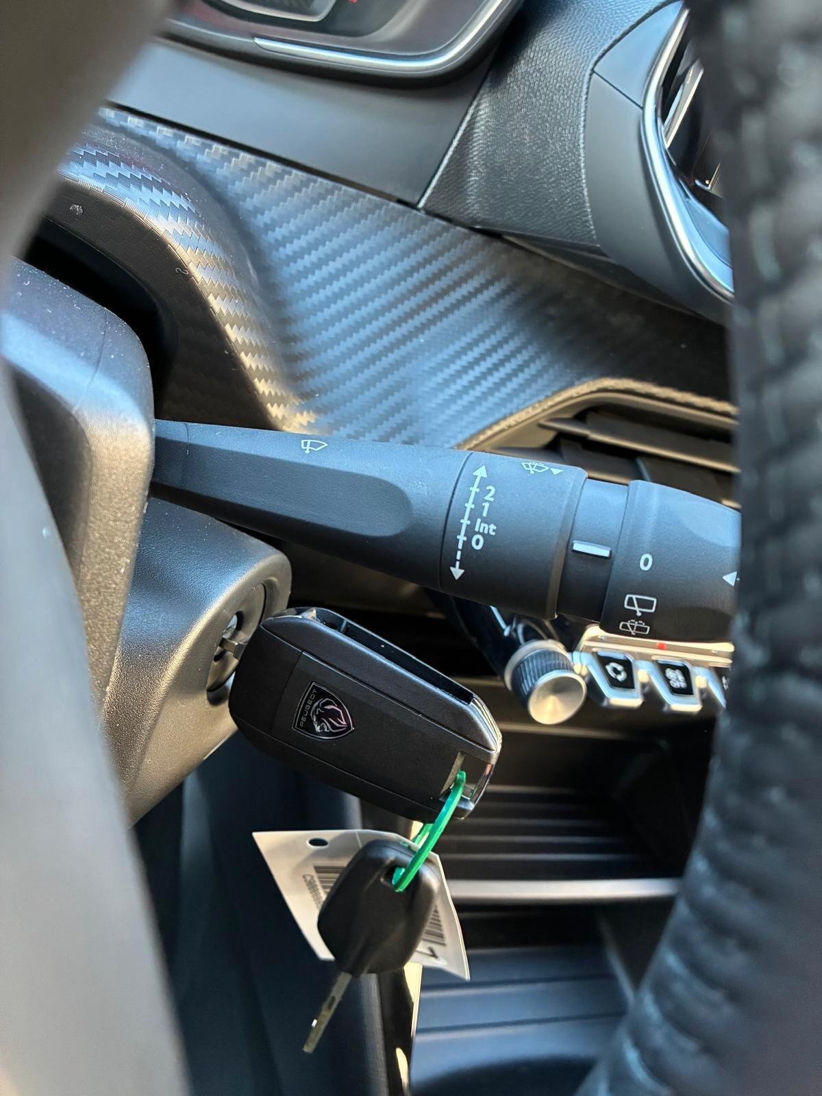 Peugeot 208 PureTech 100cv STYLE
