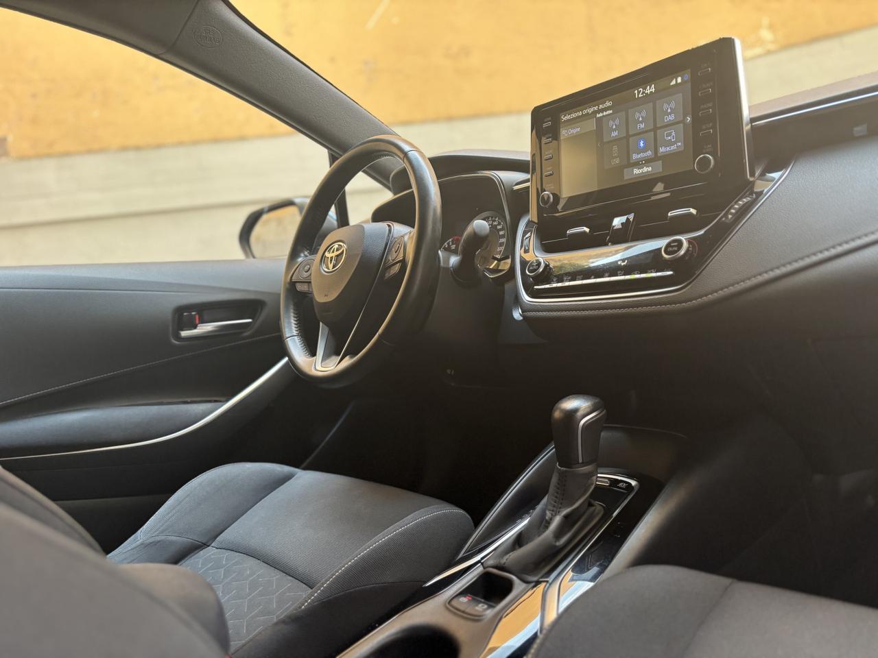 TOYOTA COROLLA 1.8 HYBRID