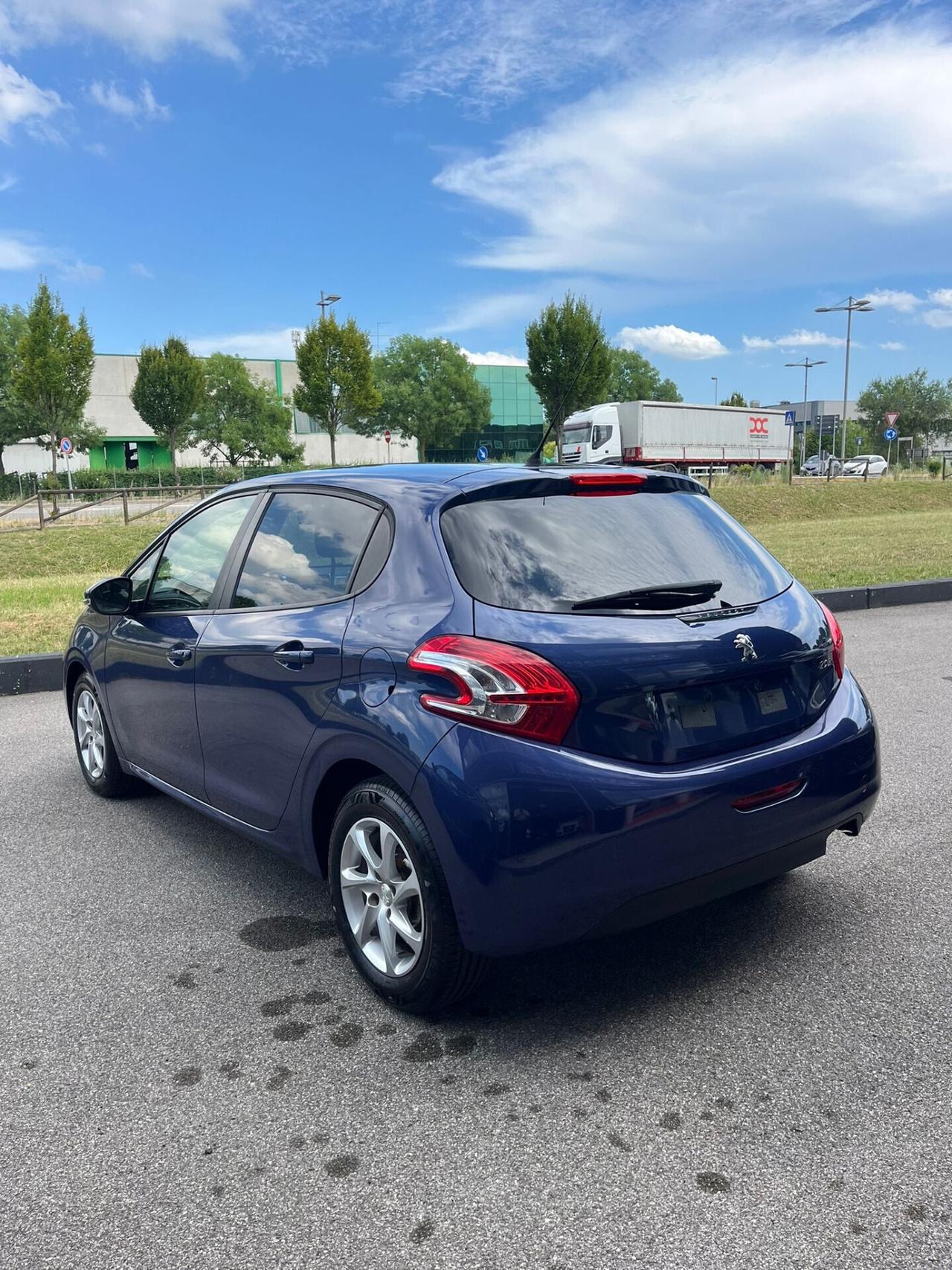 Peugeot 208 Neopatentati