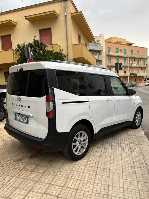 Ford Tourneo Courier 1.0 EcoBoost Powershift Titanium