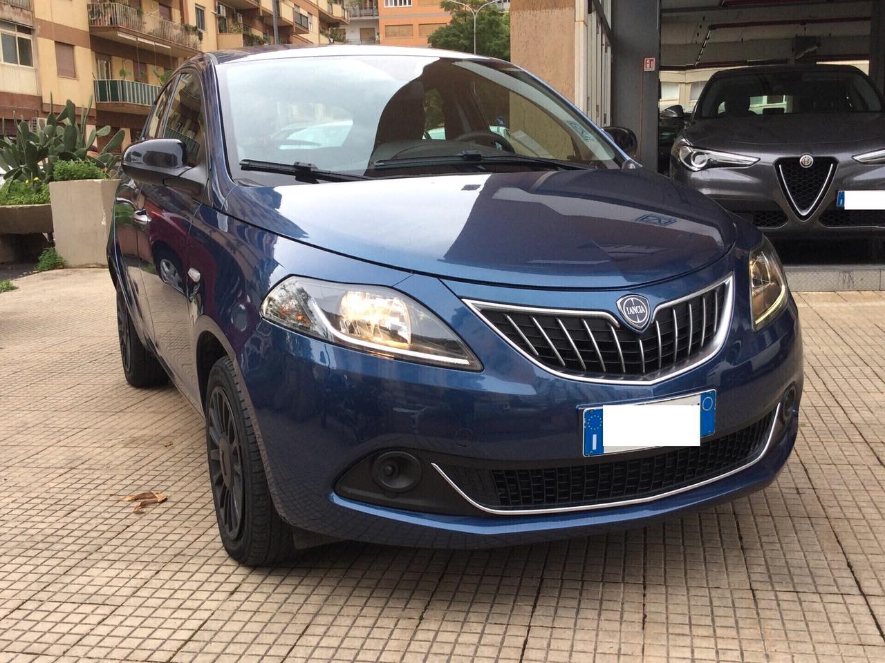 Lancia Ypsilon 1.0 FireFly 5 porte S&S Hybrid Ecochic Silver