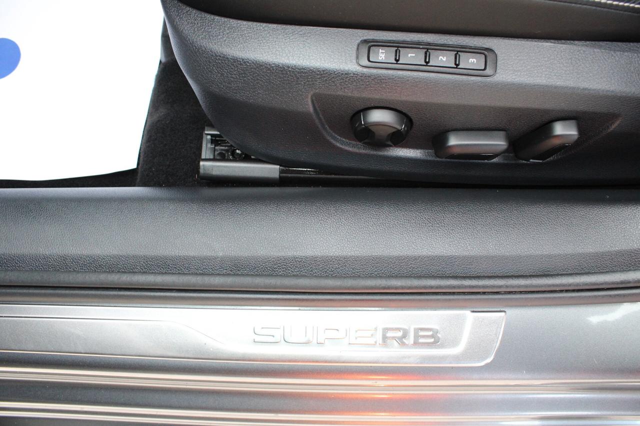 Skoda Superb Wagon 2.0 tdi 4x4 DSG Laurin&Klement 200cv