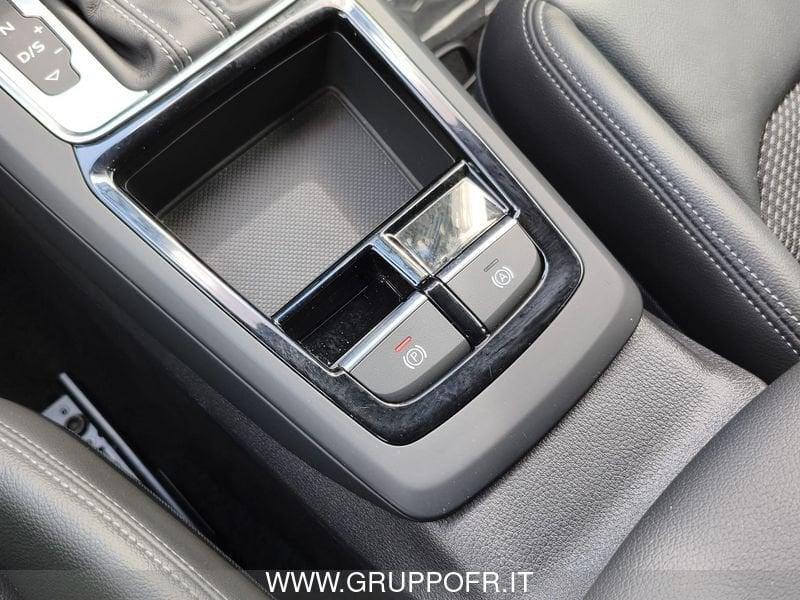 Audi Q2 35 TDI S tronic Identity Black