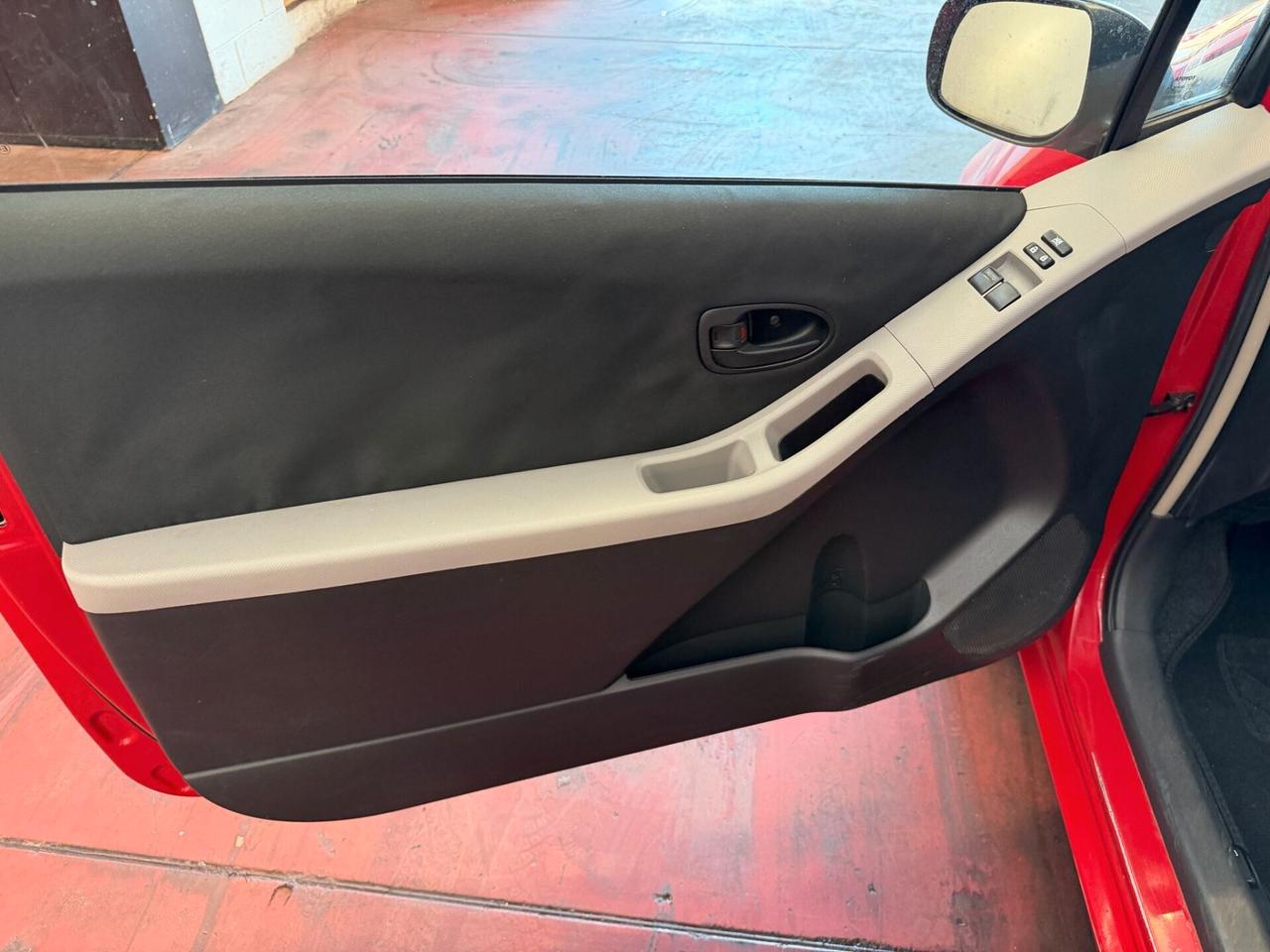 Toyota Yaris 1.0 3 porte Sol 92.000km neopat no aria condizionata
