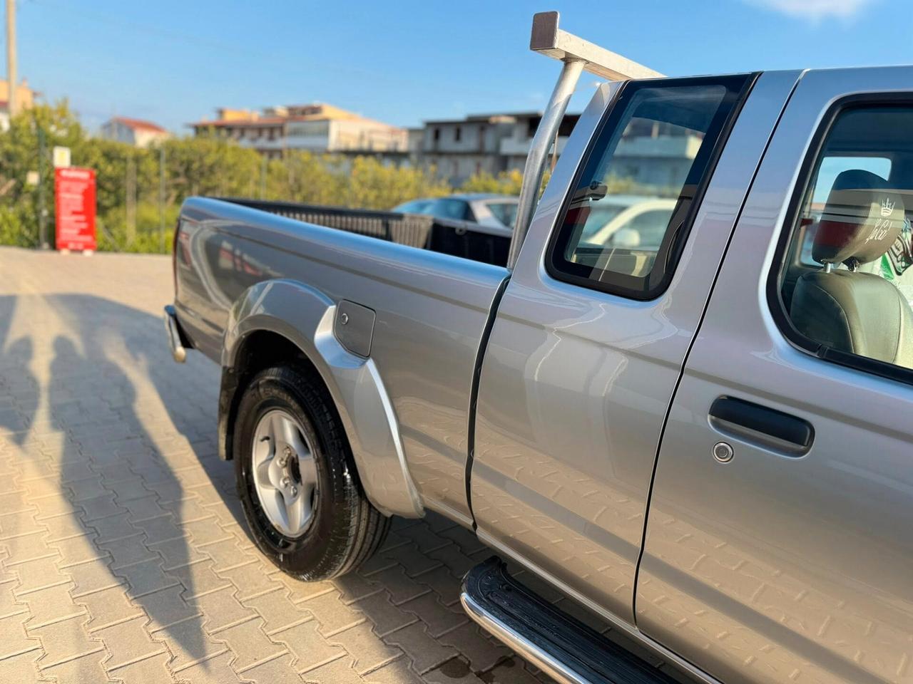 Nissan Navara King Cab 2.5 Diesel 2 porte con gancio di traino