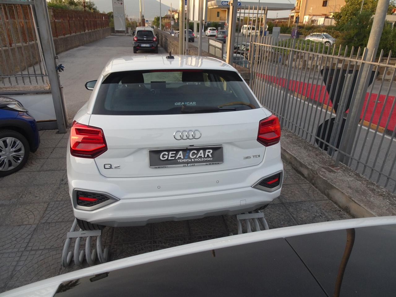 Audi Q2 35 TDI S tronic Identity Black