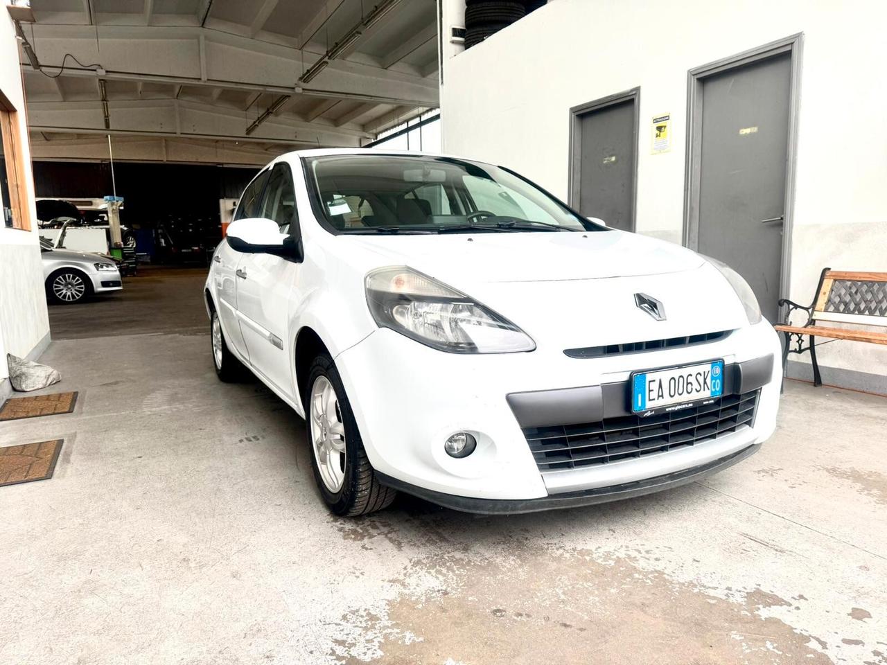 Renault Clio 1.2 16V 5 porte Dynamique Neopatentati