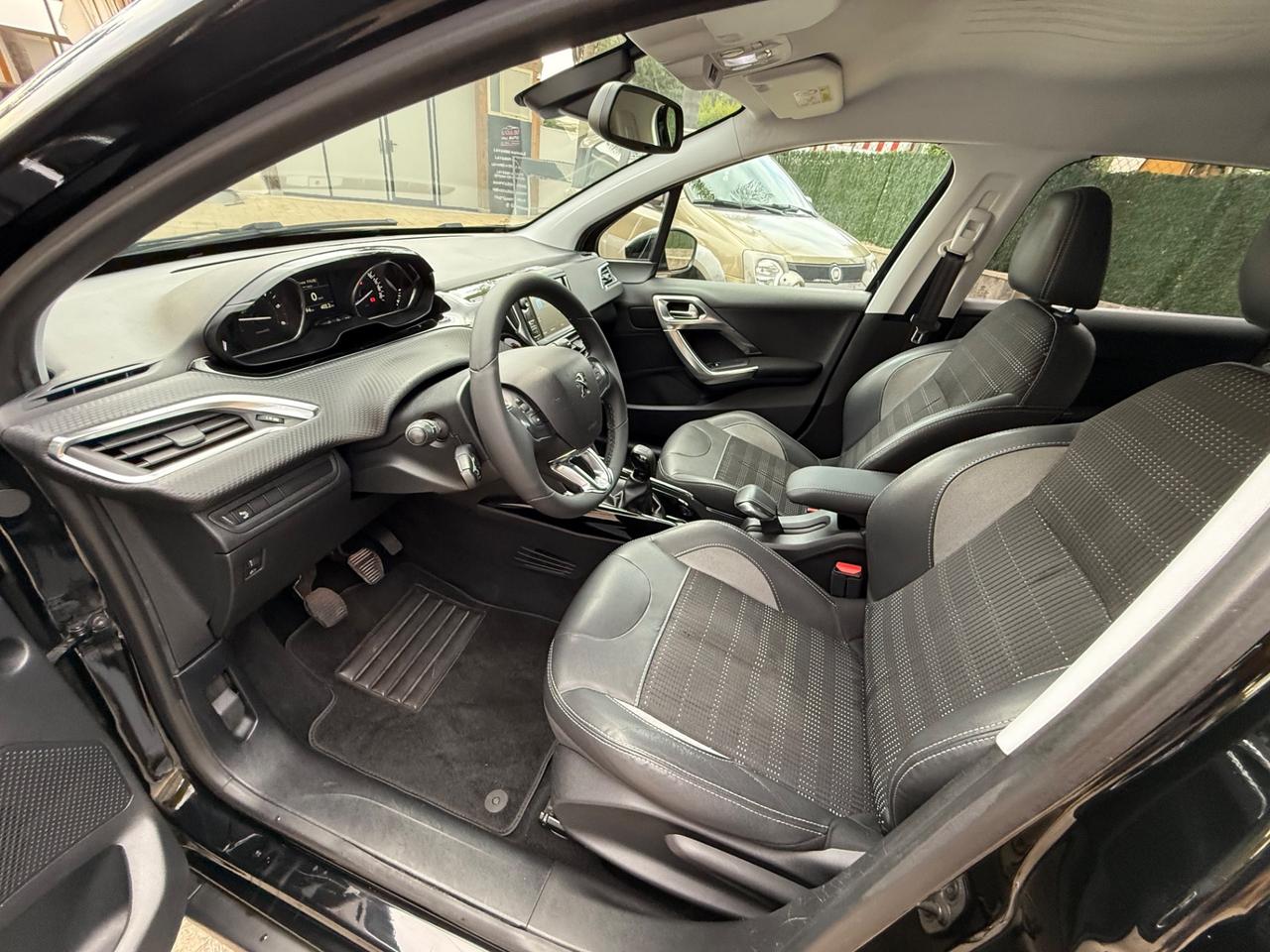 Peugeot 2008 BlueHDi 100 S&S Black Matt
