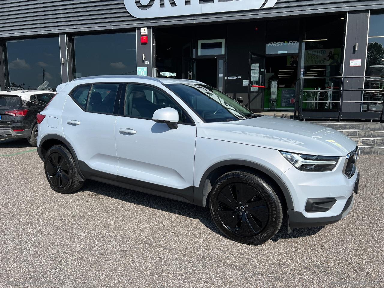 VOLVO XC40 D3 AWD Geartronic Momentum Pro IVA DEDUCIBILE