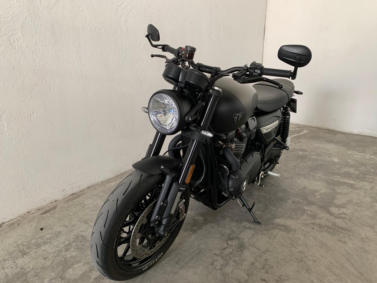 Triumph Speed Twin 1200 Matt Irostone Black Edition
