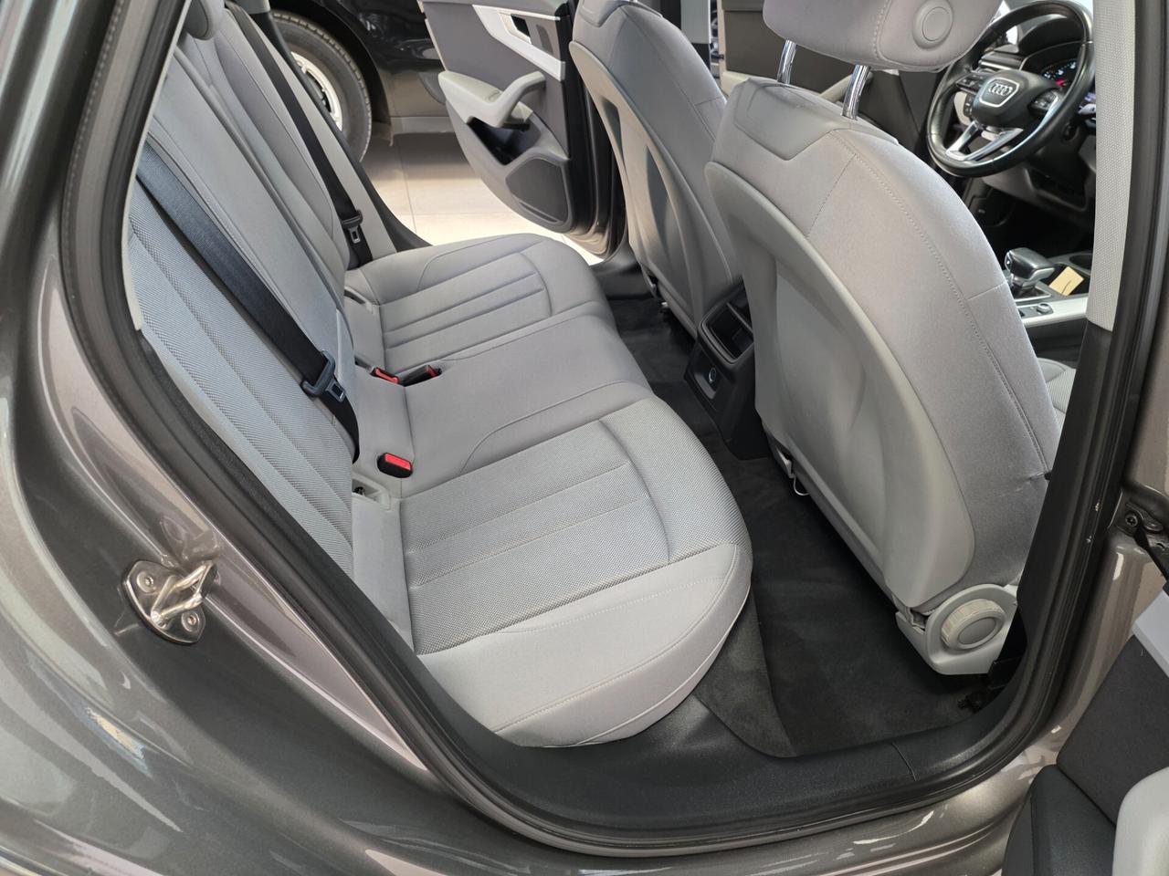 Audi A4 40 TDI S tronic Business Advanced