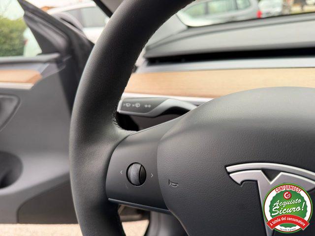 TESLA Model Y Performance AWD IN ARRRIVO