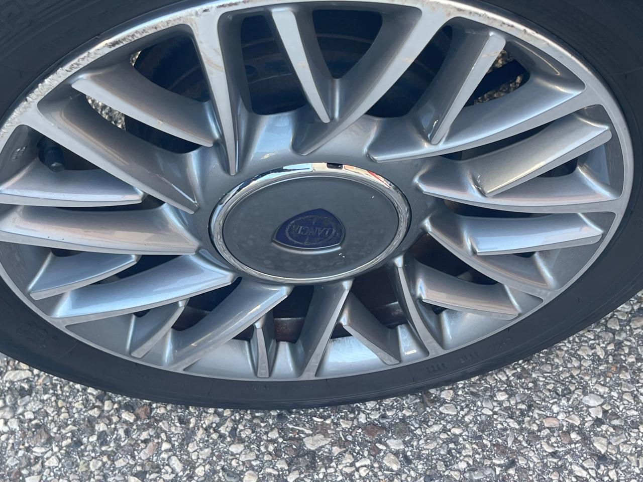 Lancia Ypsilon 1.2 69 CV 5 porte GPL Ecochic Platinum SI NEOPATENTATI