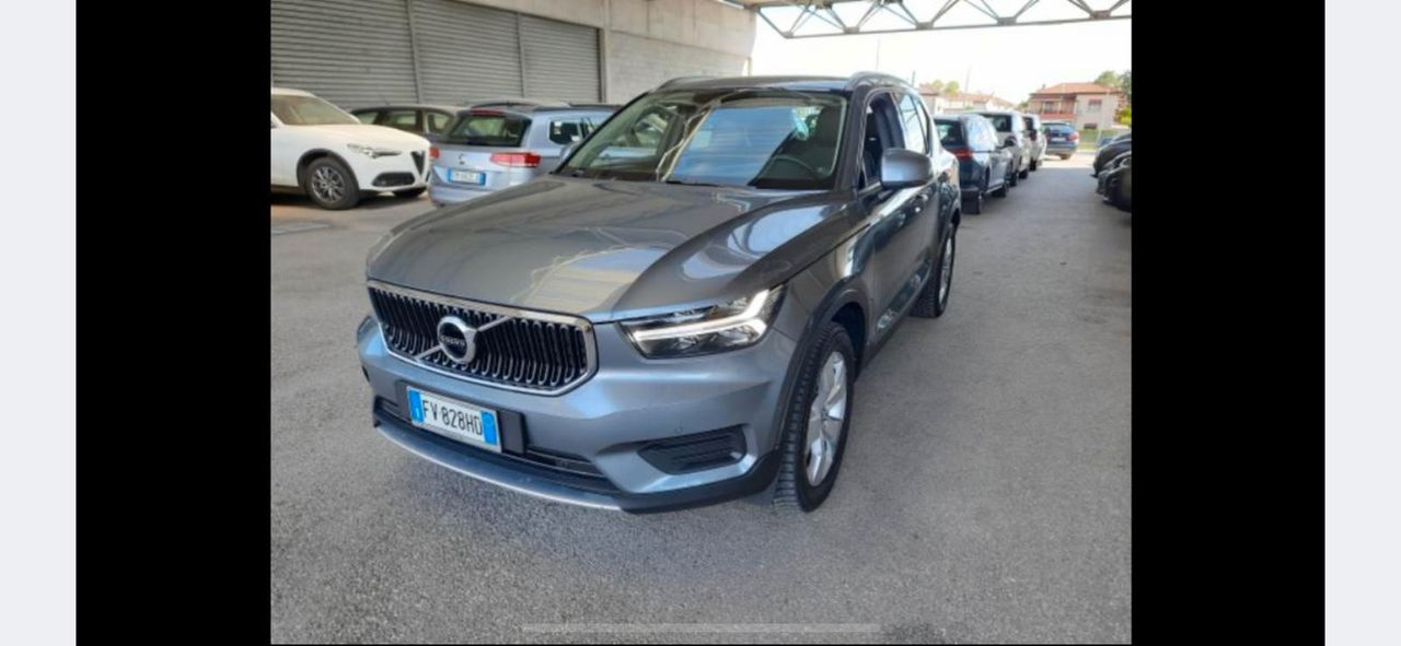 Volvo XC40 D3 AWD Momentum full