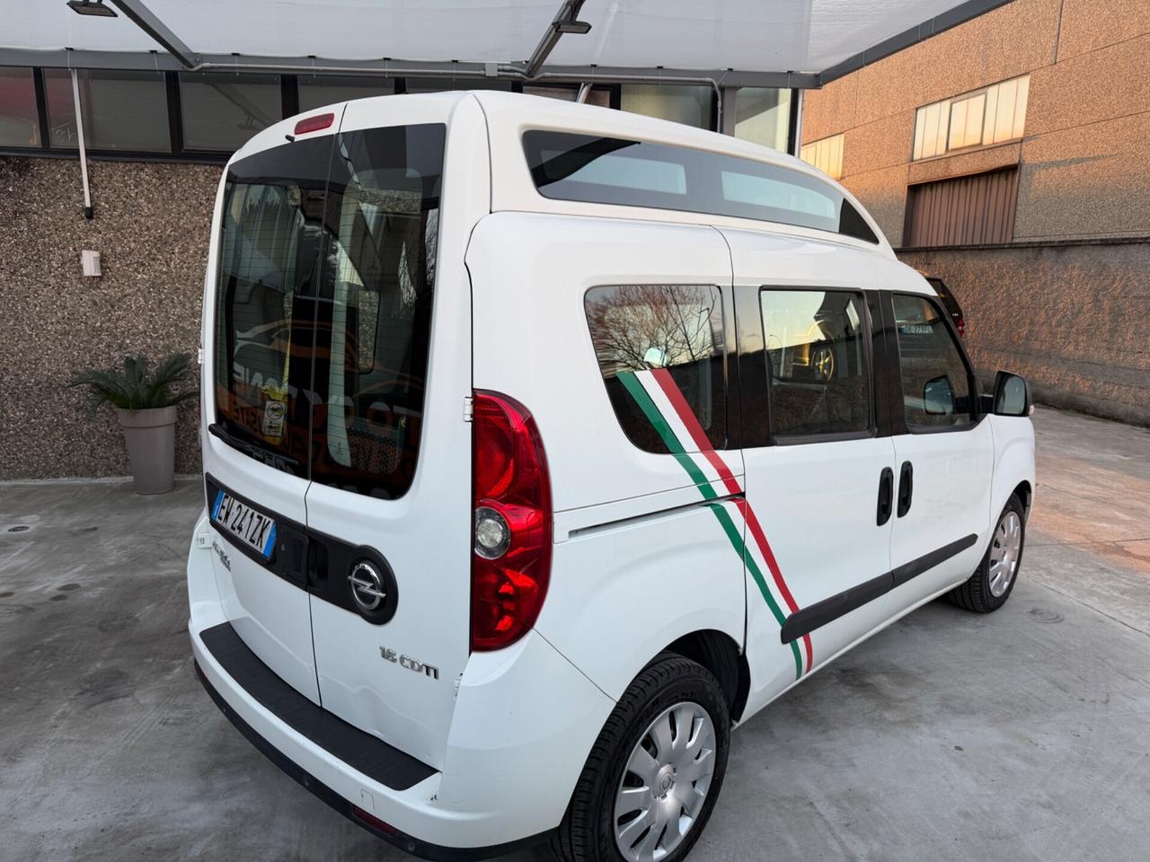 OPEL COMBO 1.6CDTI TETTO ALTO PEDANA OMOLOGATA DISABILI