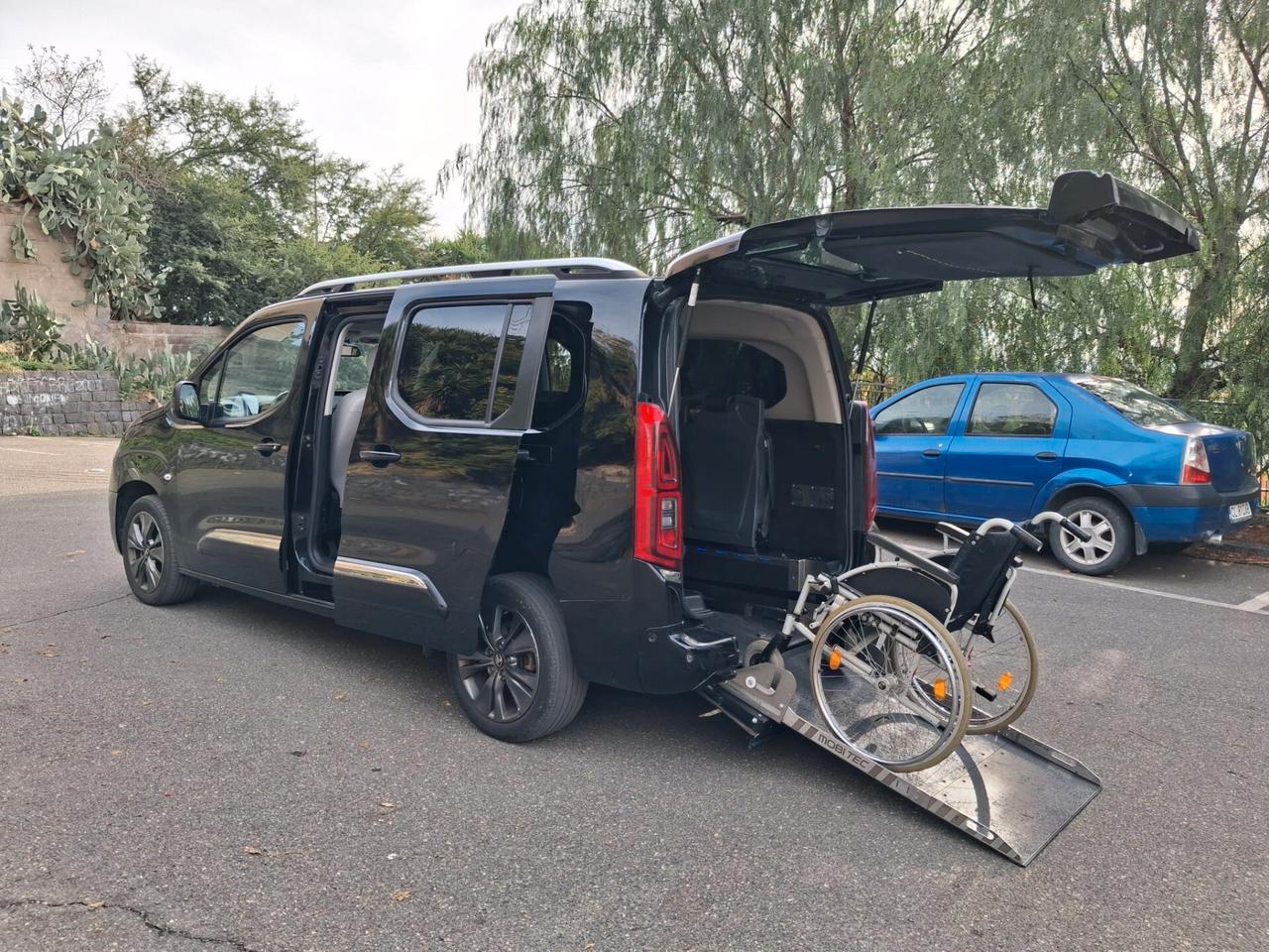 Toyota Proace Pianale ribassato con rampa disabili in carrozzina