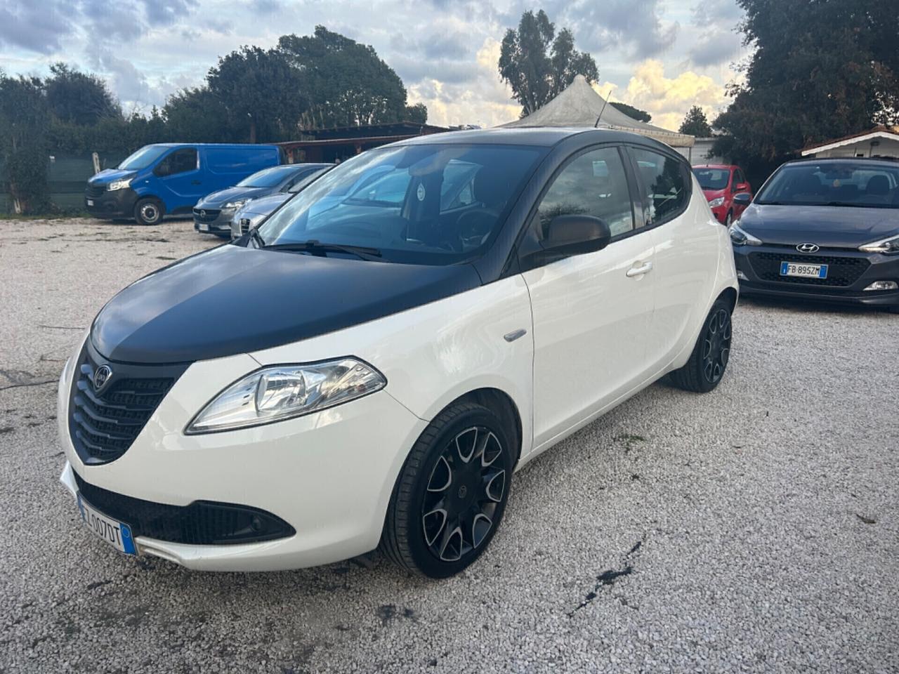 Lancia Ypsilon Momo Design 69 cv s