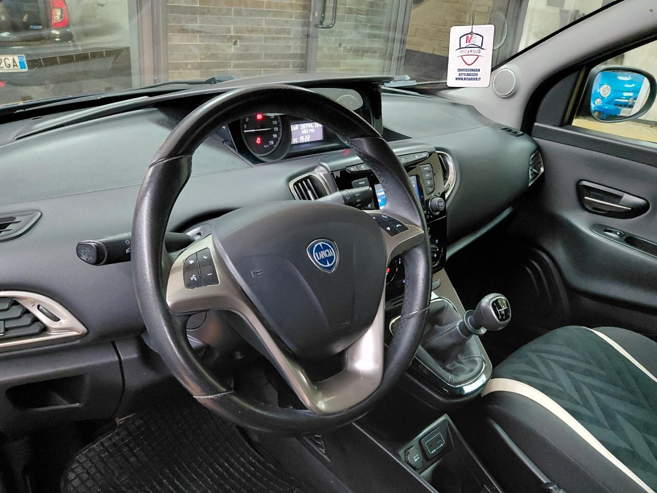 Lancia Ypsilon 1.2 69 CV 5 porte soli 68000 km