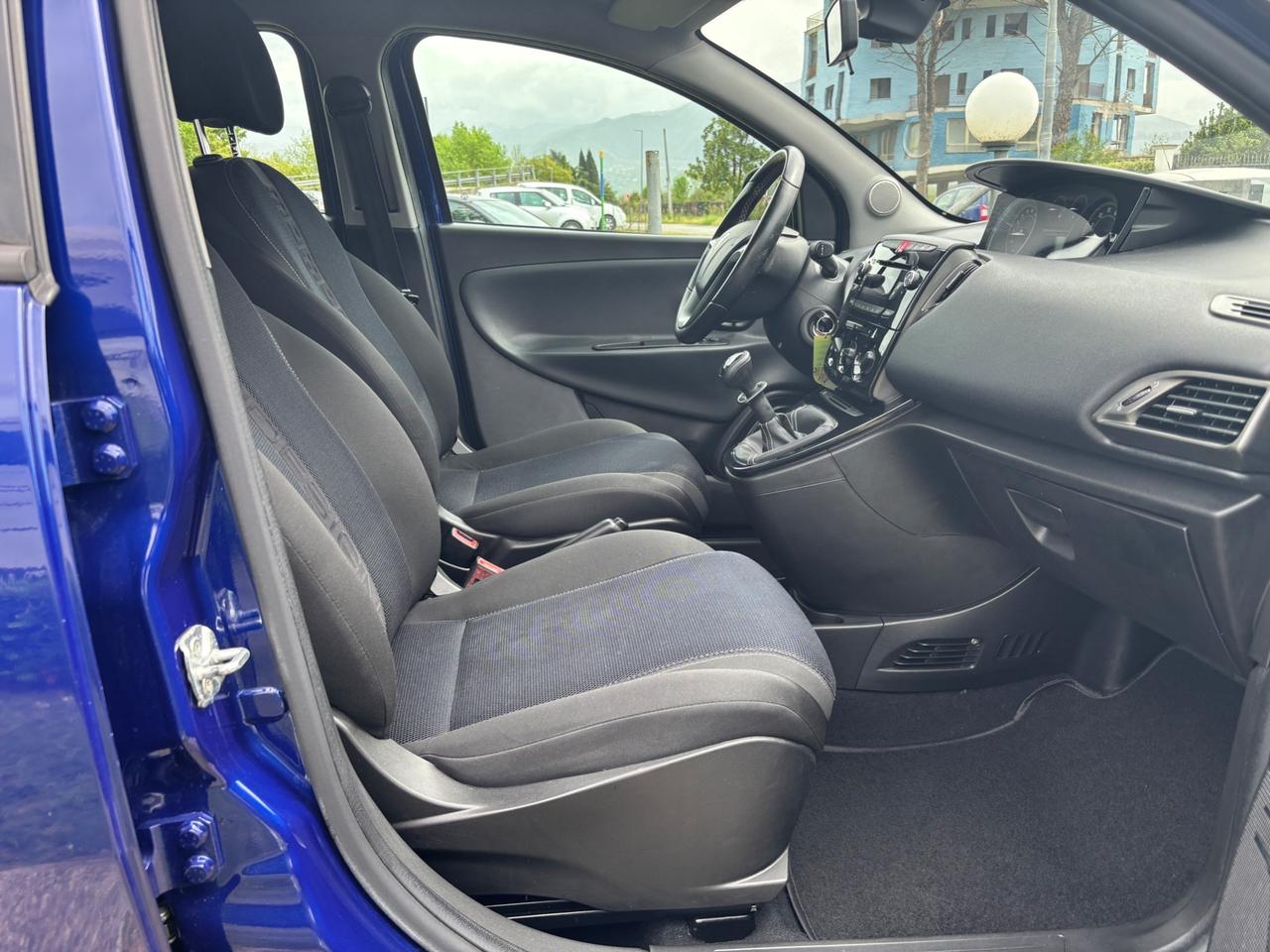 Lancia Ypsilon 1.2 69CV GPL S MOMODESIGN-2013