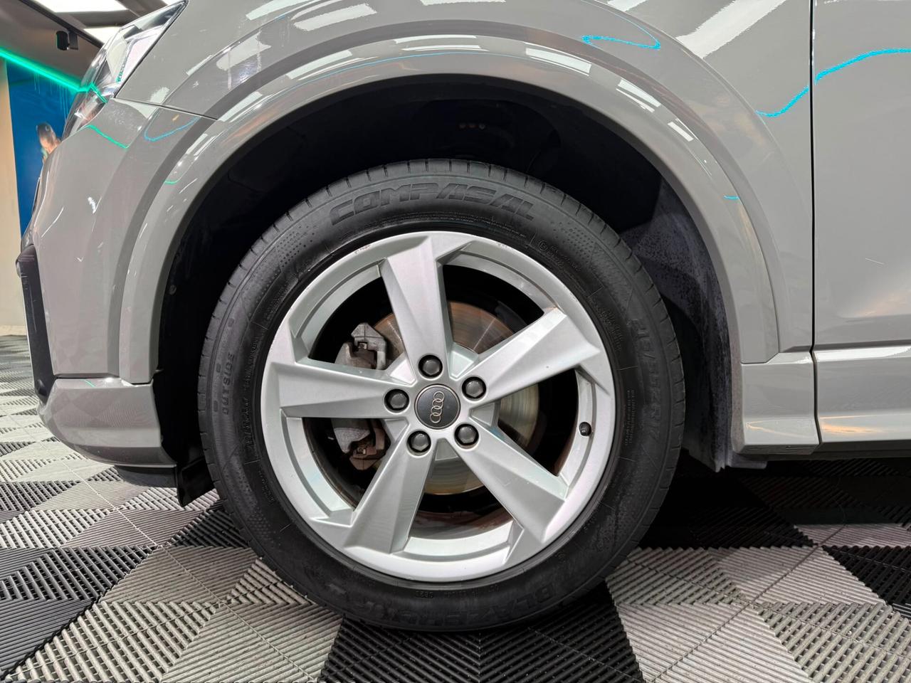 Audi Q2 30 TDI S tronic Identity Black (248)