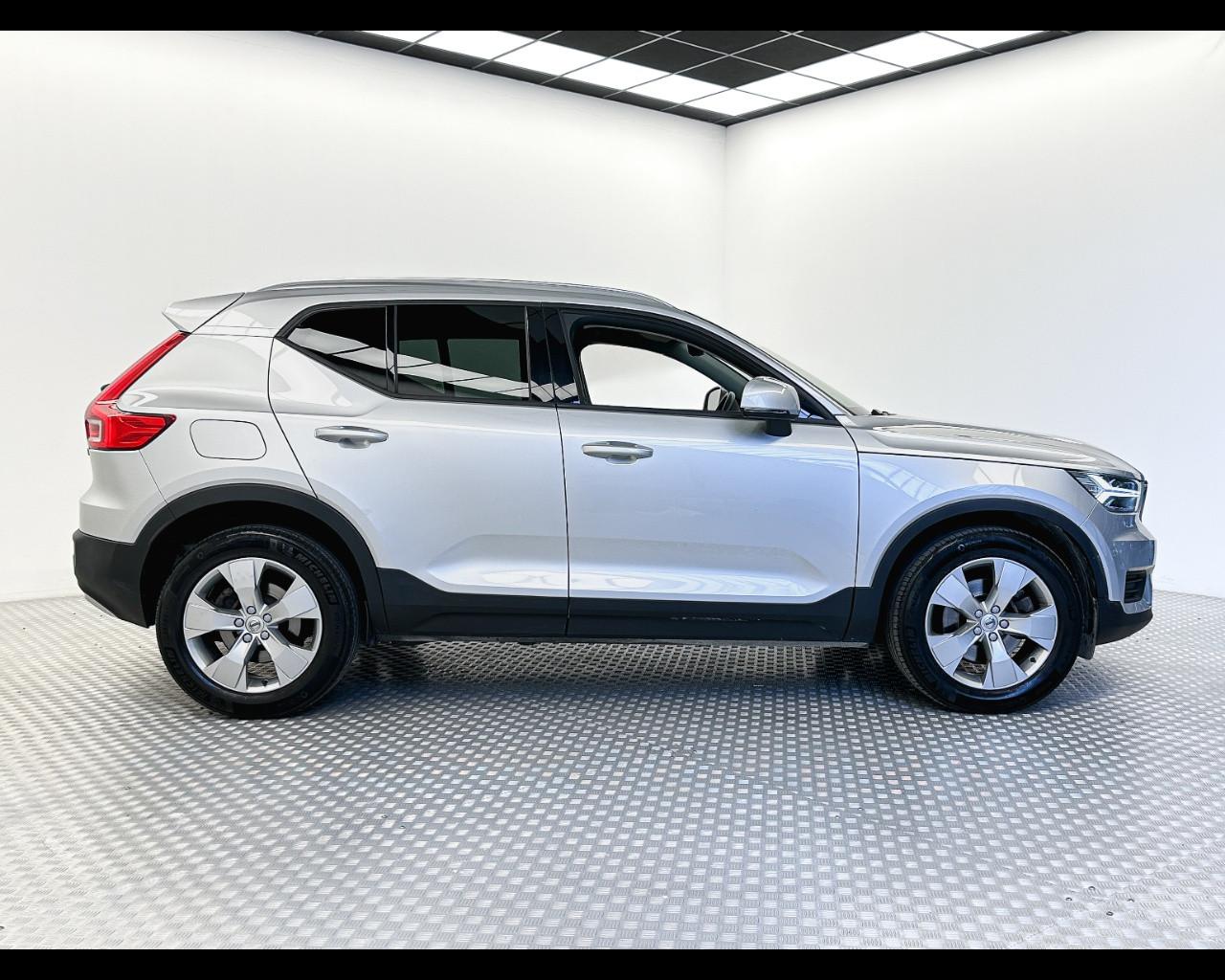 VOLVO XC40 (2017-->) - XC40 D3 AWD Geartronic Momentum