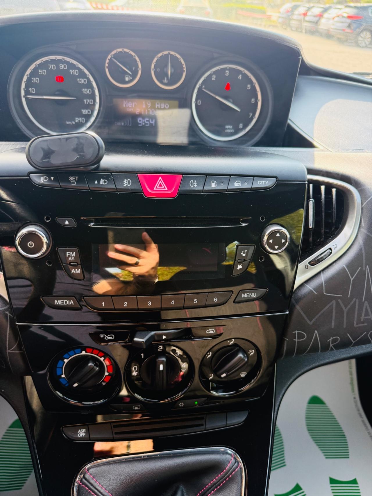 Lancia Ypsilon 0.9 TwinAir 85 CV 5 porte Metano Ecochic Elefantino