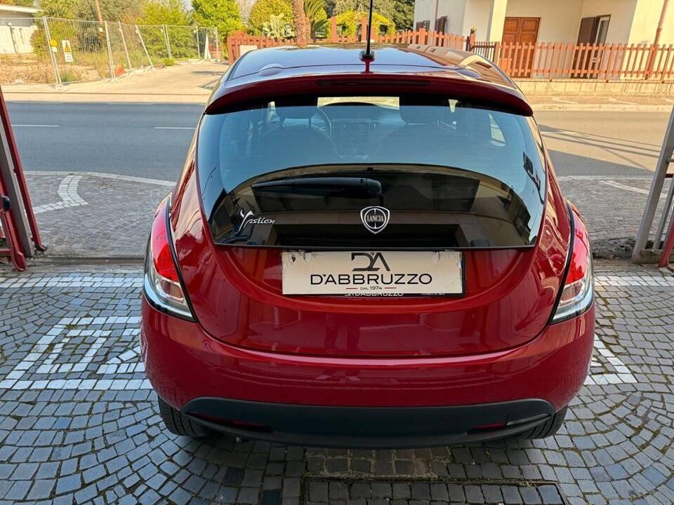 Lancia Ypsilon 0.9 TwinAir 85cv Metano Ecochic Silver