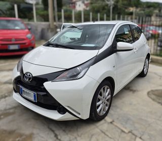 Toyota Aygo 1.0 VVT-i 69 CV 5 porte x-play TSS