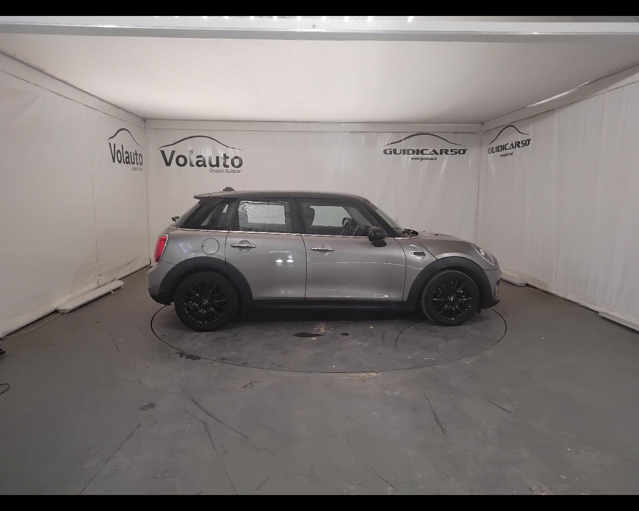 MINI Mini IV F55 2018 5p - Mini 5p 1.5 Cooper D Business XL